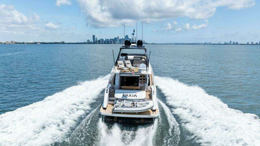 2023 Ferretti Yachts 670