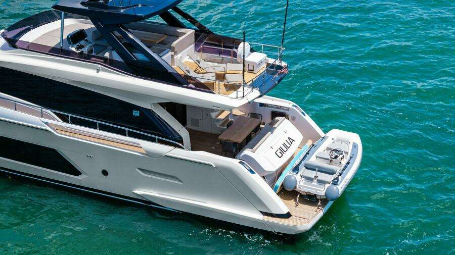 2023 Ferretti Yachts 670