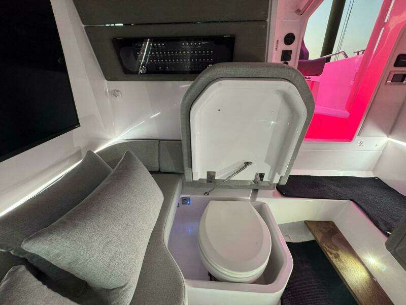 2025 Axopar 37 Sun Top