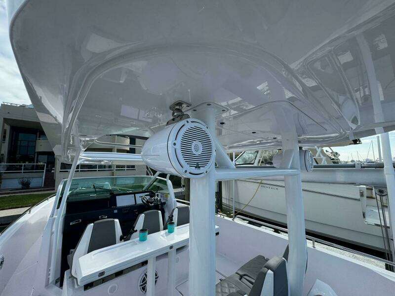 2025 Axopar 37 Sun Top