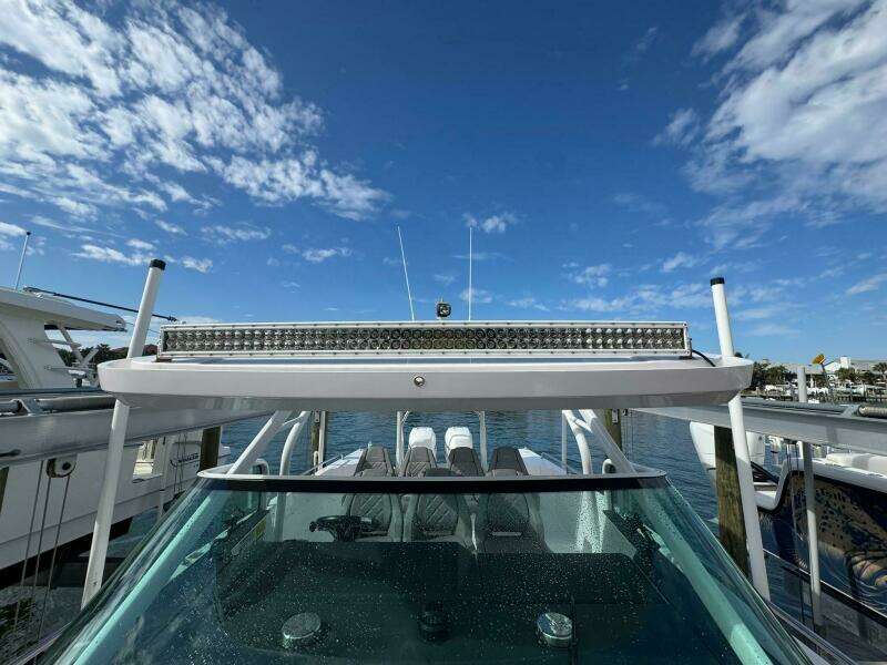 2025 Axopar 37 Sun Top