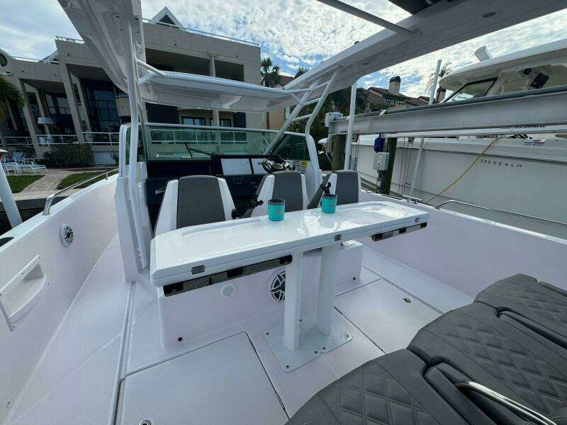 2025 Axopar 37 Sun Top