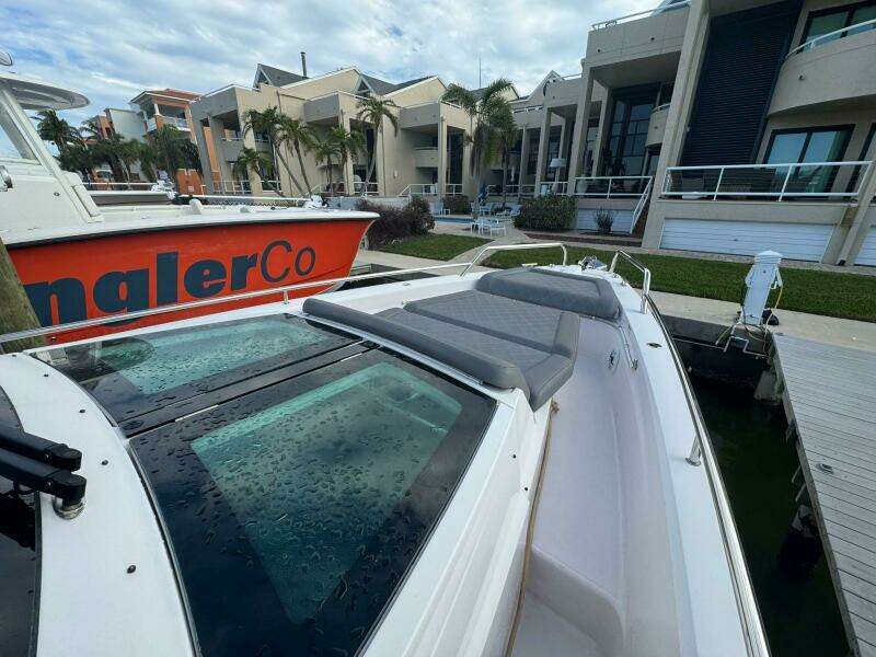 2025 Axopar 37 Sun Top