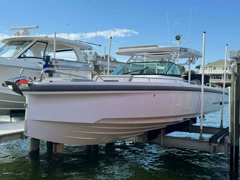 2025 Axopar 37 Sun Top