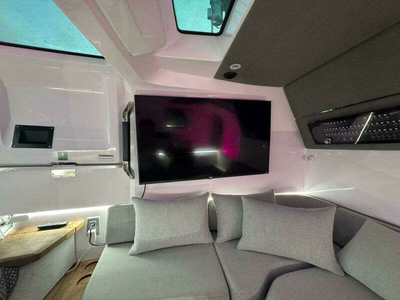 2025 Axopar 37 Sun Top