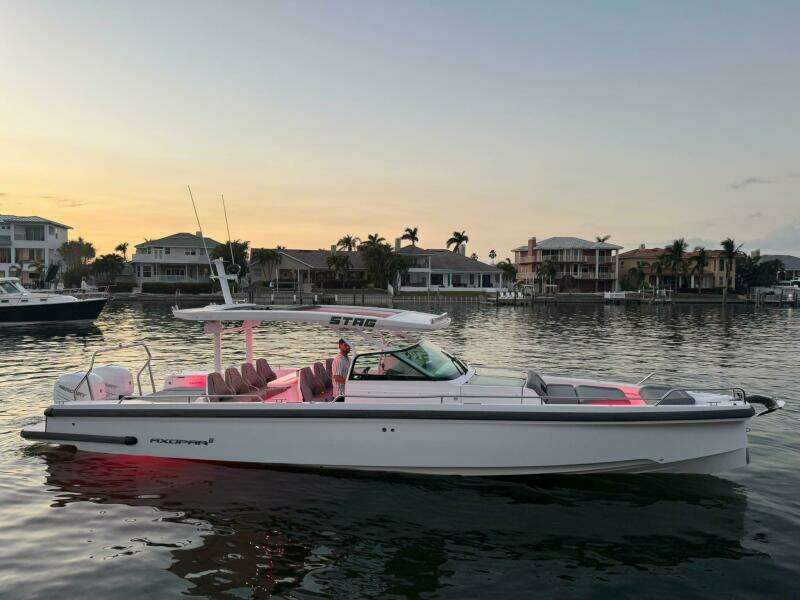 2025 Axopar 37 Sun Top