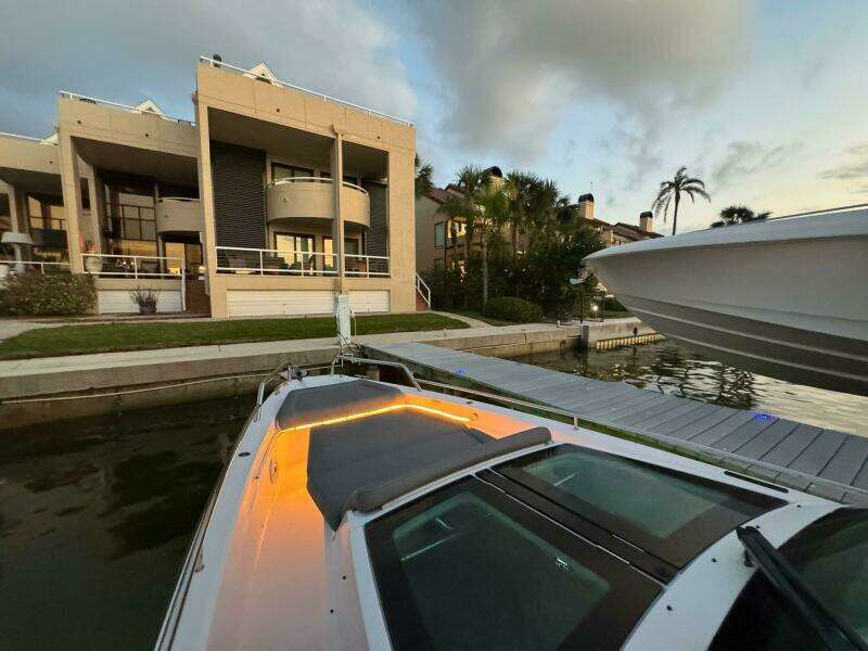 2025 Axopar 37 Sun Top