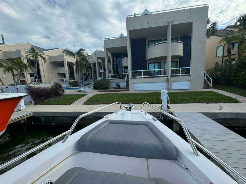 2025 Axopar 37 Sun Top