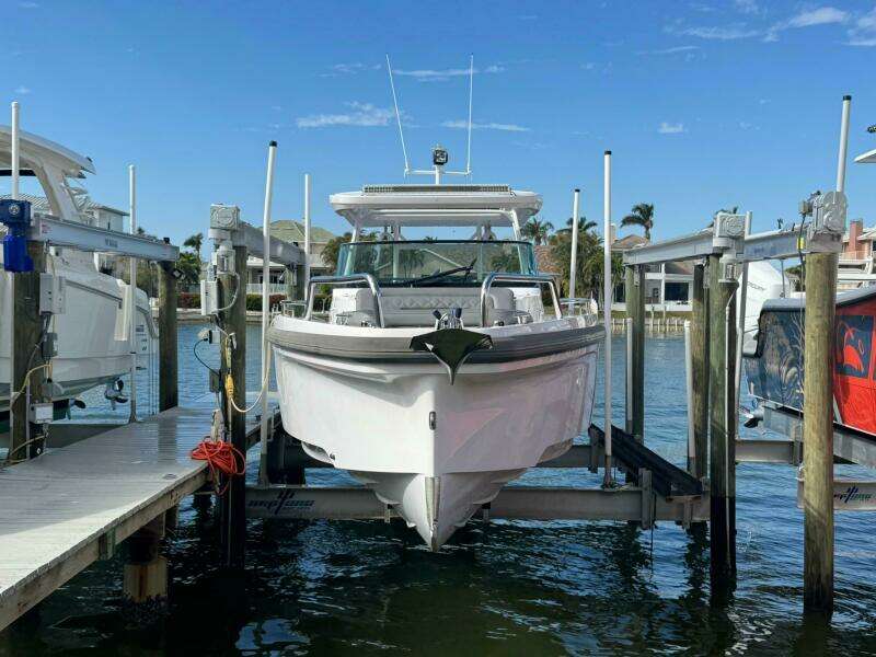 2025 Axopar 37 Sun Top