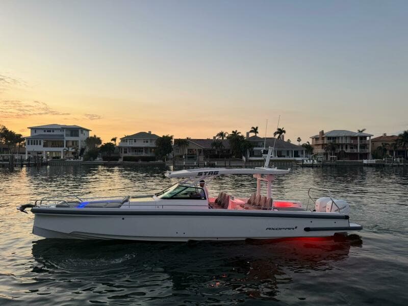 2025 Axopar 37 Sun Top