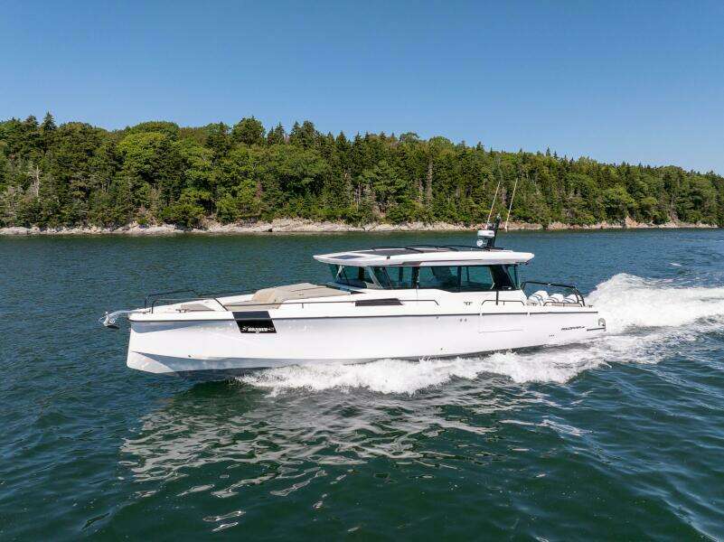 2025 Axopar Cross Cabin