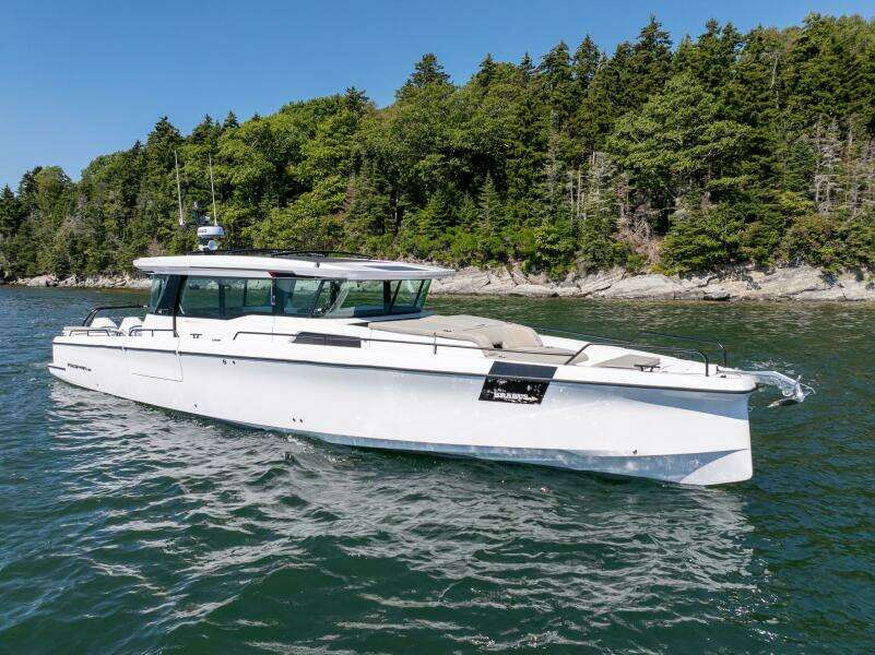 2025 Axopar Cross Cabin