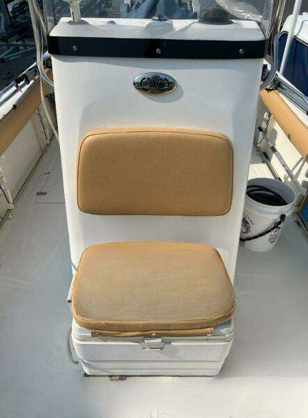 2004 Boston Whaler 210 Outrage