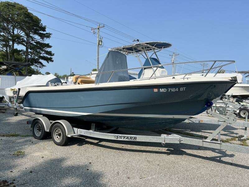 2004 Boston Whaler 210 Outrage