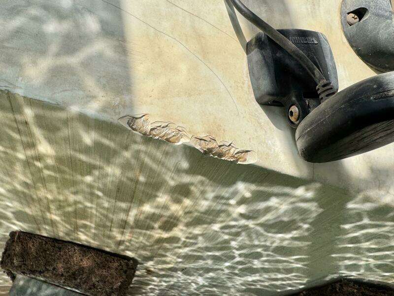 1994 Chaparral Signature 27 Cabin Cruiser