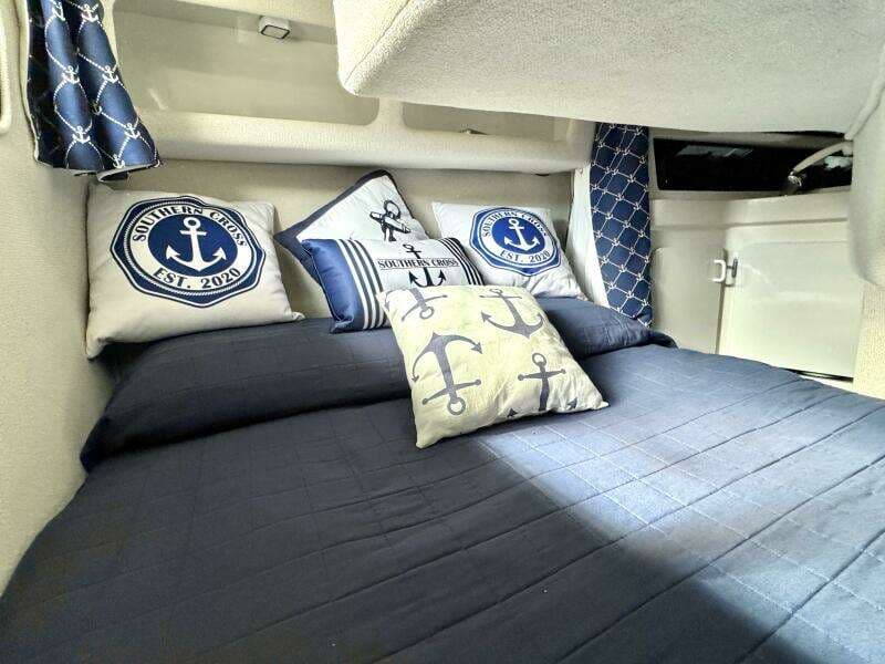 1994 Chaparral Signature 27 Cabin Cruiser