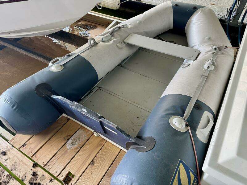 1994 Chaparral Signature 27 Cabin Cruiser