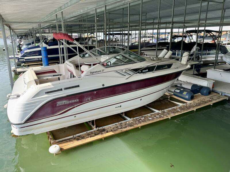 1994 Chaparral Signature 27 Cabin Cruiser