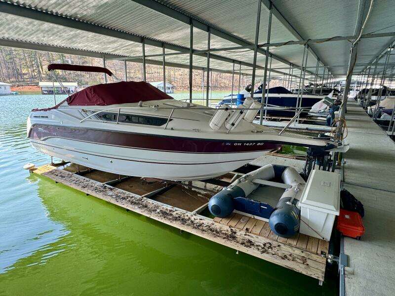 1994 Chaparral Signature 27 Cabin Cruiser