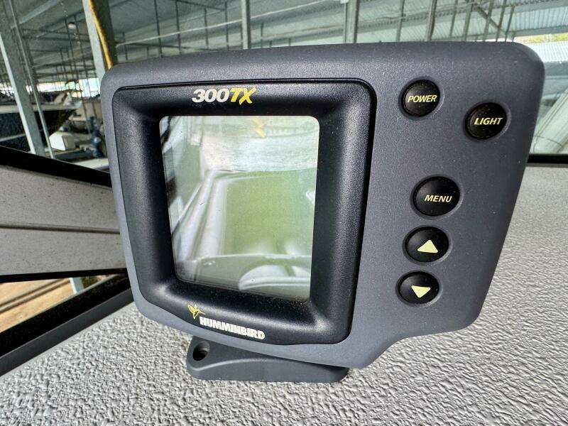 1994 Chaparral Signature 27 Cabin Cruiser