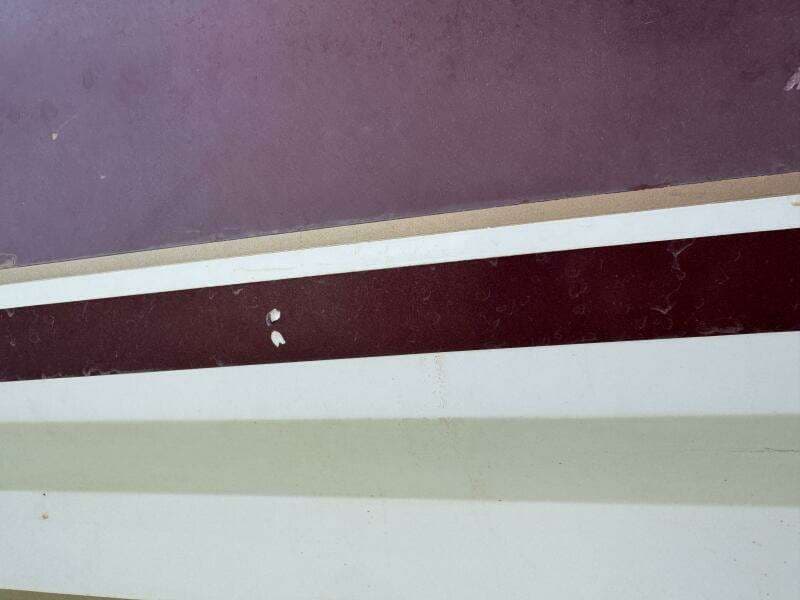 1994 Chaparral Signature 27 Cabin Cruiser