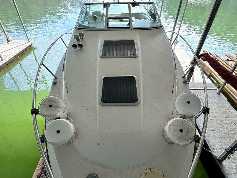 1994 Chaparral Signature 27 Cabin Cruiser