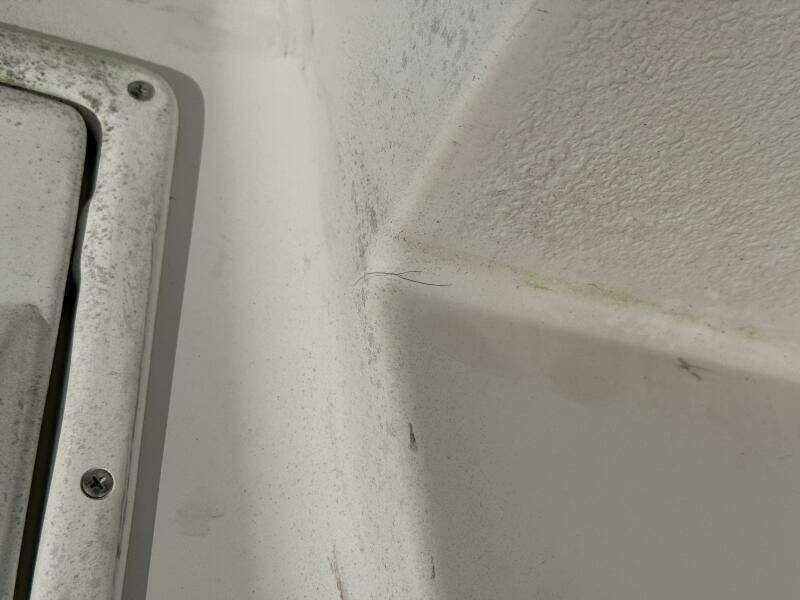 1994 Chaparral Signature 27 Cabin Cruiser