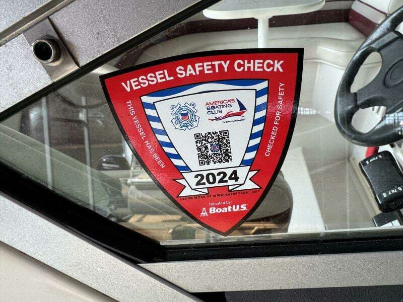 1994 Chaparral Signature 27 Cabin Cruiser