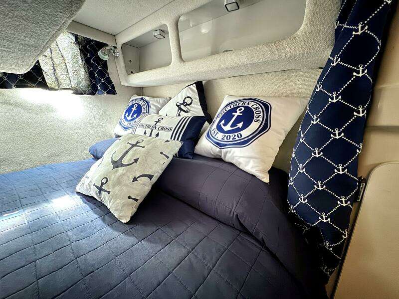 1994 Chaparral Signature 27 Cabin Cruiser