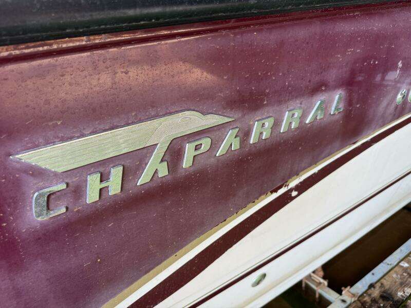 1994 Chaparral Signature 27 Cabin Cruiser