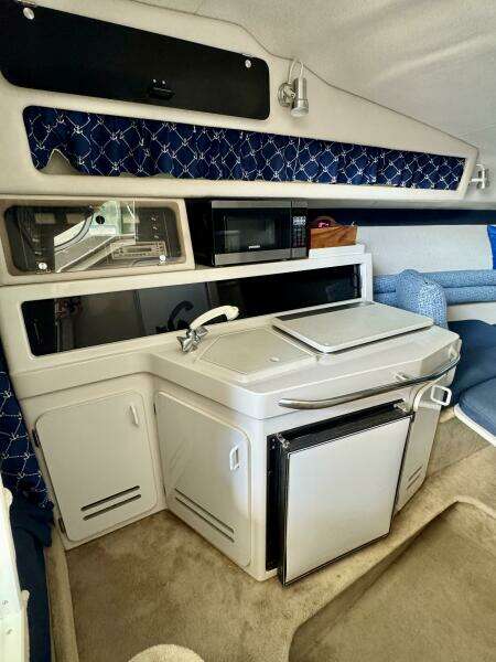 1994 Chaparral Signature 27 Cabin Cruiser