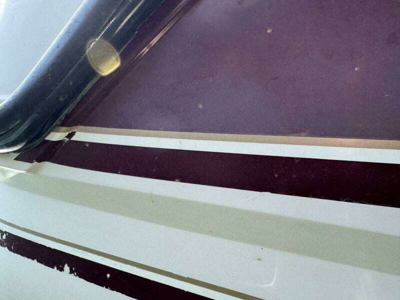 1994 Chaparral Signature 27 Cabin Cruiser