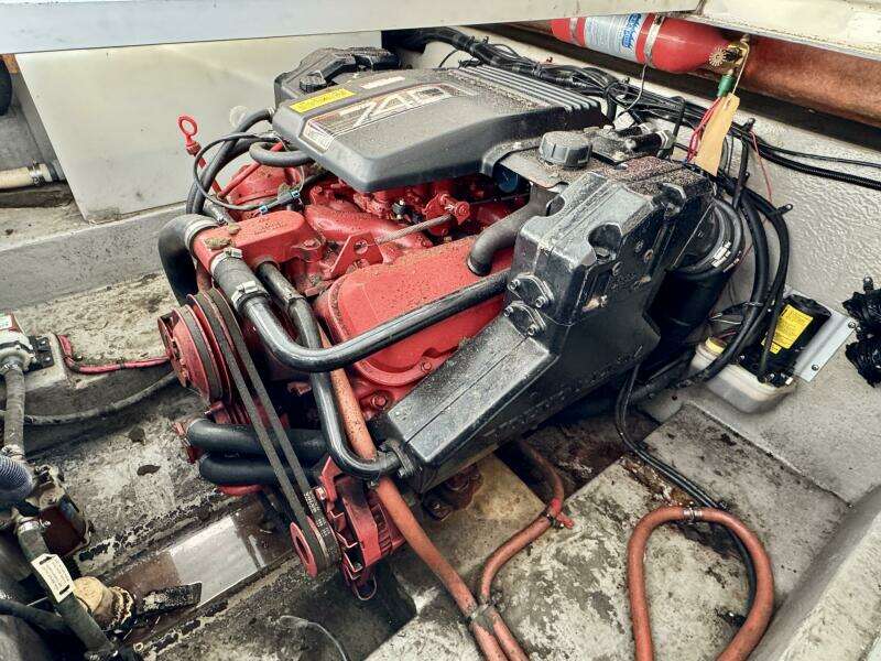 1994 Chaparral Signature 27 Cabin Cruiser