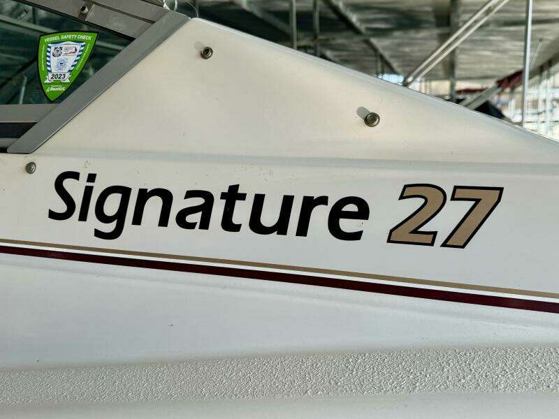 1994 Chaparral Signature 27 Cabin Cruiser