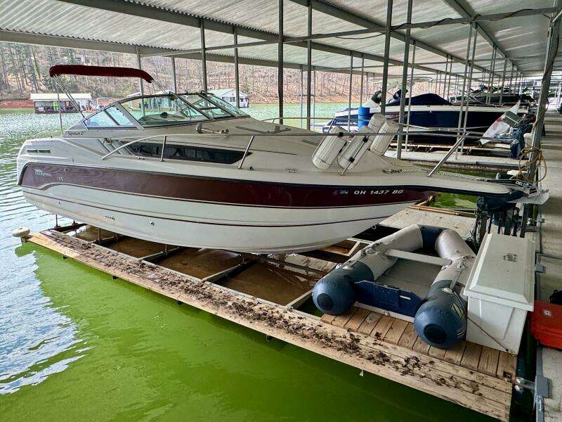 1994 Chaparral Signature 27 Cabin Cruiser