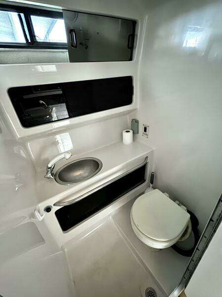 1994 Chaparral Signature 27 Cabin Cruiser