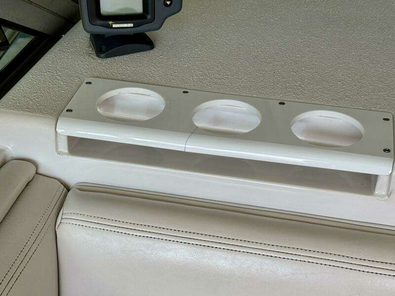 1994 Chaparral Signature 27 Cabin Cruiser