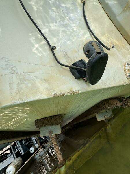 1994 Chaparral Signature 27 Cabin Cruiser