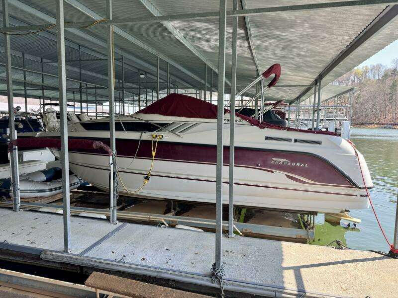 1994 Chaparral Signature 27 Cabin Cruiser