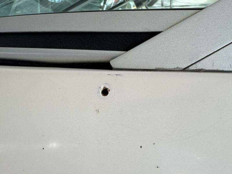 1994 Chaparral Signature 27 Cabin Cruiser