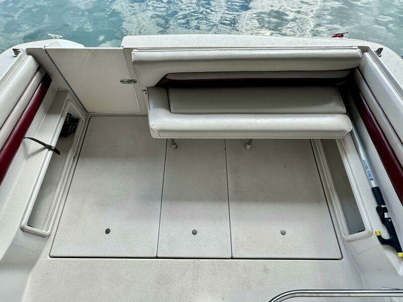 1994 Chaparral Signature 27 Cabin Cruiser