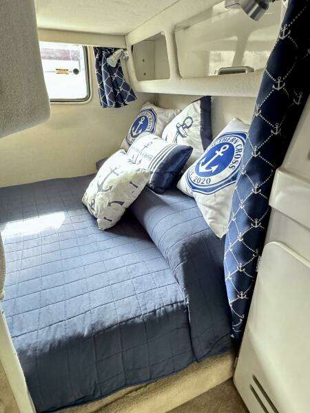 1994 Chaparral Signature 27 Cabin Cruiser