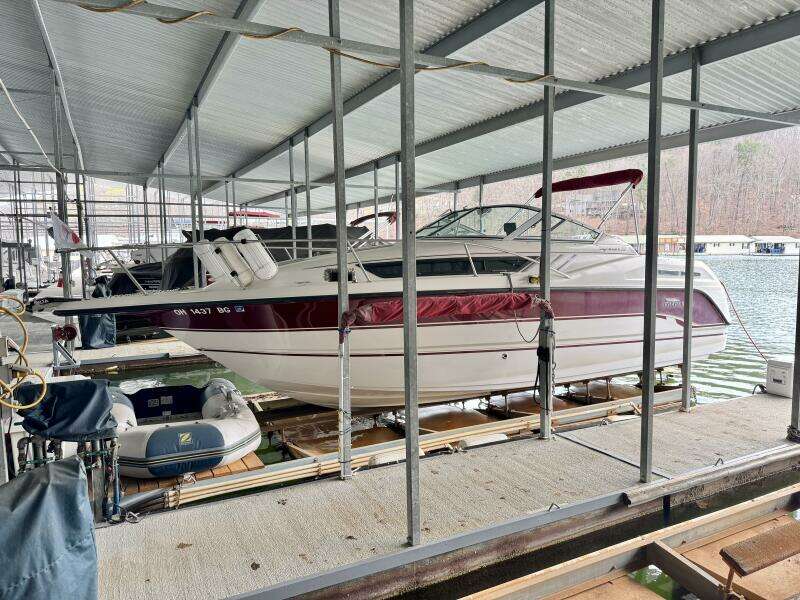 1994 Chaparral Signature 27 Cabin Cruiser