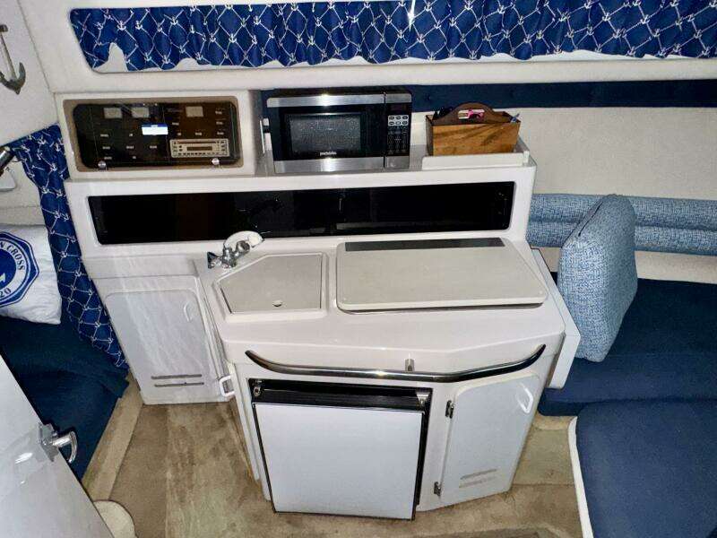1994 Chaparral Signature 27 Cabin Cruiser