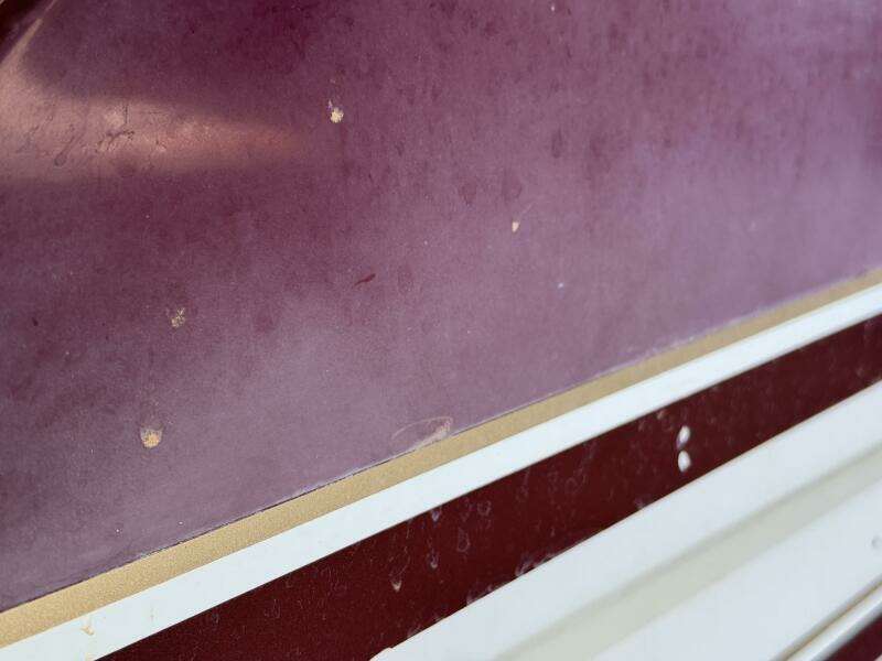 1994 Chaparral Signature 27 Cabin Cruiser