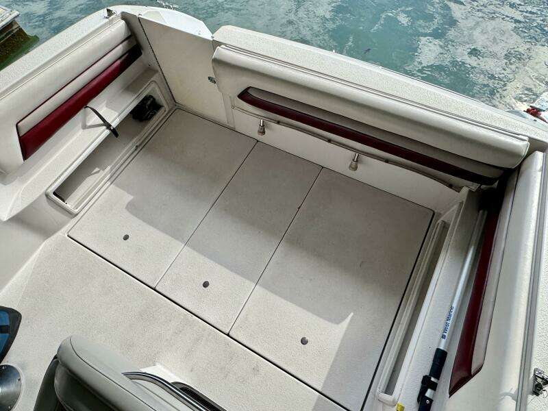 1994 Chaparral Signature 27 Cabin Cruiser