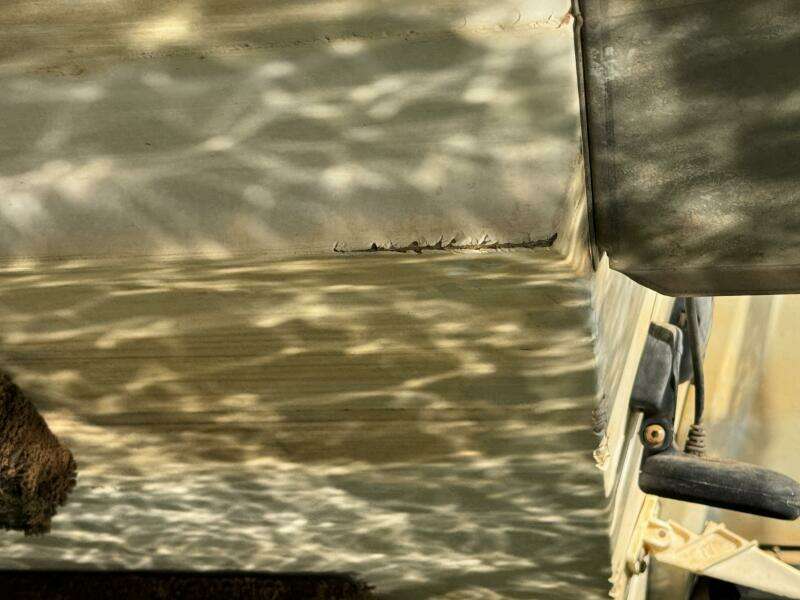 1994 Chaparral Signature 27 Cabin Cruiser