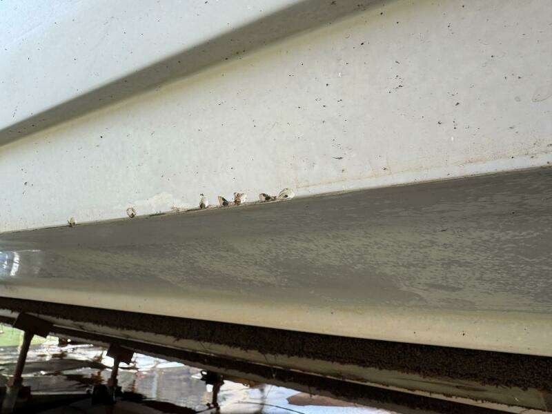 1994 Chaparral Signature 27 Cabin Cruiser