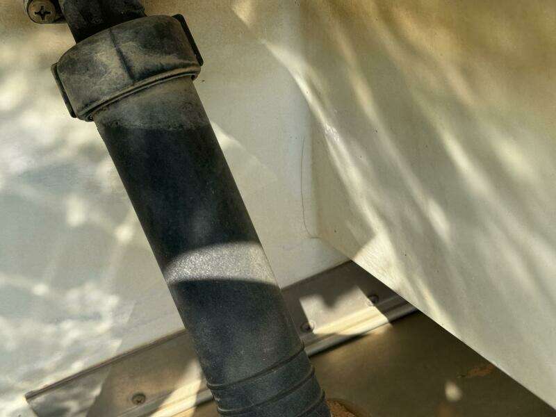 1994 Chaparral Signature 27 Cabin Cruiser