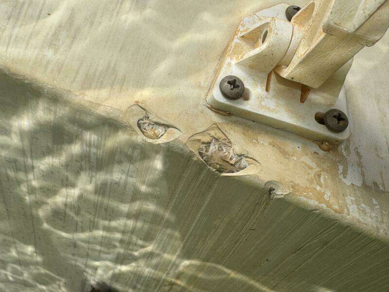 1994 Chaparral Signature 27 Cabin Cruiser